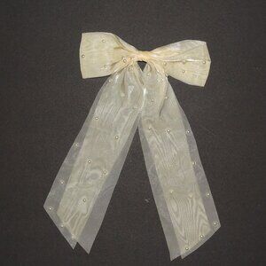 Ivory and Pearl Bow barret